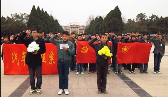 每逢清明节，祭奠先烈魂 ---我系党支部组织清明节扫墓活动