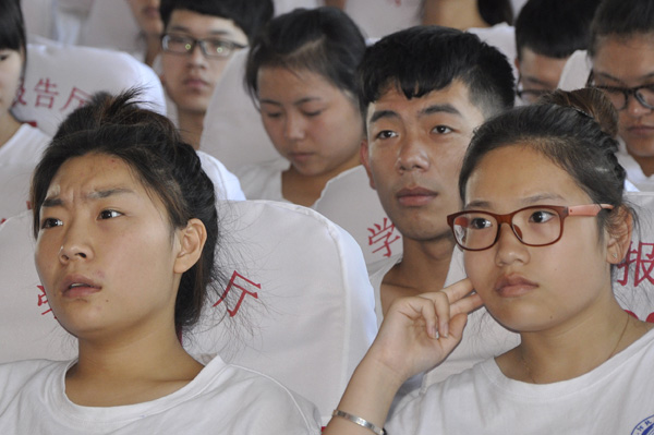 学院组织师生进行消防安全知识培训