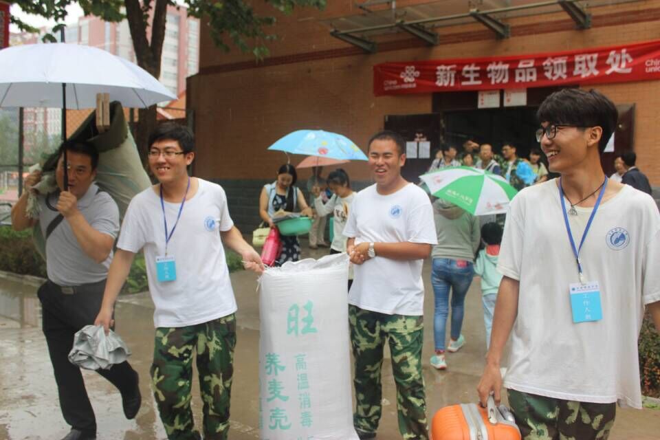 迎接新同学，走进新学校