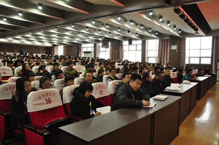 我校举办学习贯彻党的十八届六中全会精神专题报告