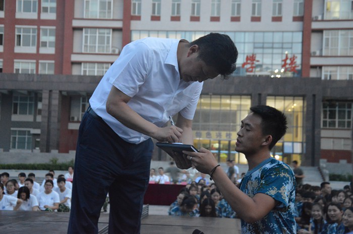 周虎震教授在我校举办报告会