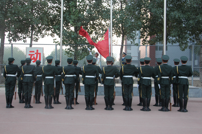 我校隆重举行庆祝新中国成立70周年升旗仪式