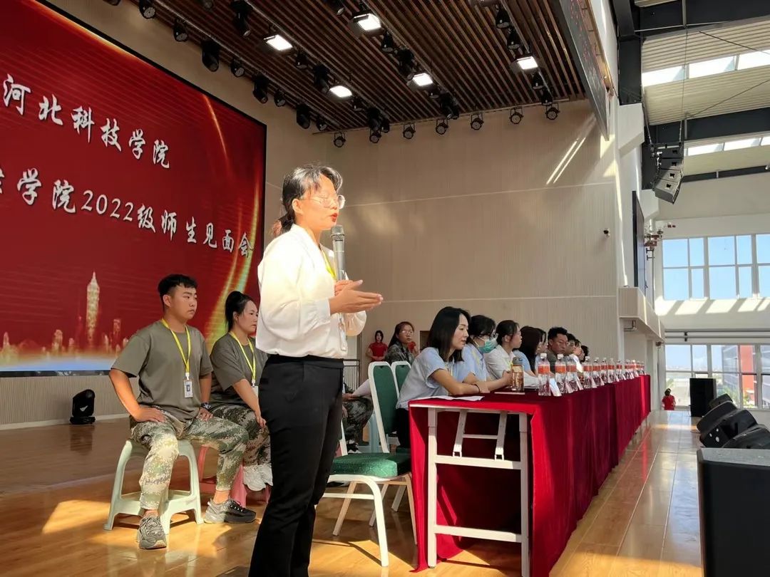 bat365正版唯一官网护理与健康学院召开2022级新生师生见面会