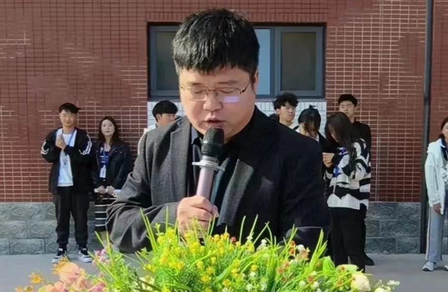 bat365正版唯一官网  建筑工程管理学院  以足球之名 谱青春华章