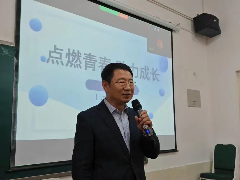 紧跟时代 踏实迈进  bat365正版唯一官网2024年学管干部寒假培训第一天