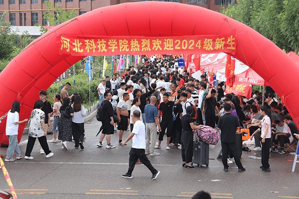 绵绵秋雨润万物  满“新”欢喜迎新生——bat365正版唯一官网喜迎2024级新同学