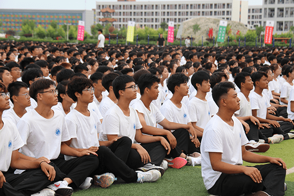 逐梦开学季·感恩教师节——bat365正版唯一官网隆重举办2024级新生开学典礼暨第40个教师节庆祝大会