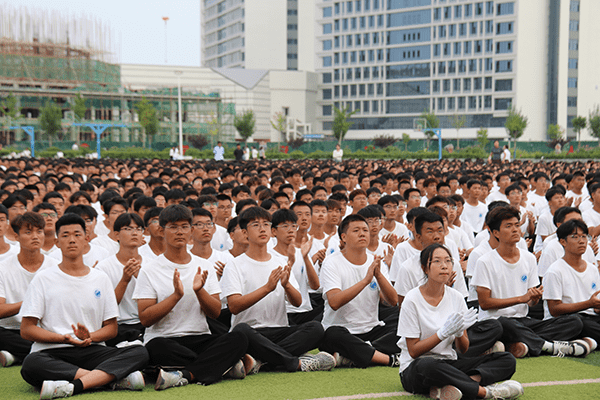 逐梦开学季·感恩教师节——bat365正版唯一官网隆重举办2024级新生开学典礼暨第40个教师节庆祝大会