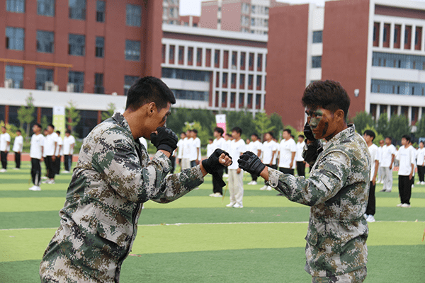 逐梦开学季·感恩教师节——bat365正版唯一官网隆重举办2024级新生开学典礼暨第40个教师节庆祝大会