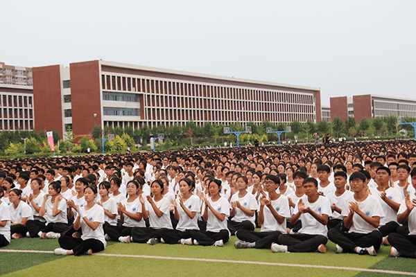 逐梦开学季·感恩教师节——bat365正版唯一官网隆重举办2024级新生开学典礼暨第40个教师节庆祝大会