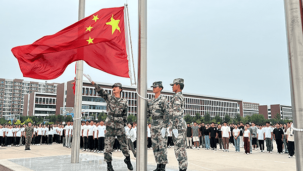 逐梦开学季·感恩教师节——bat365正版唯一官网隆重举办2024级新生开学典礼暨第40个教师节庆祝大会